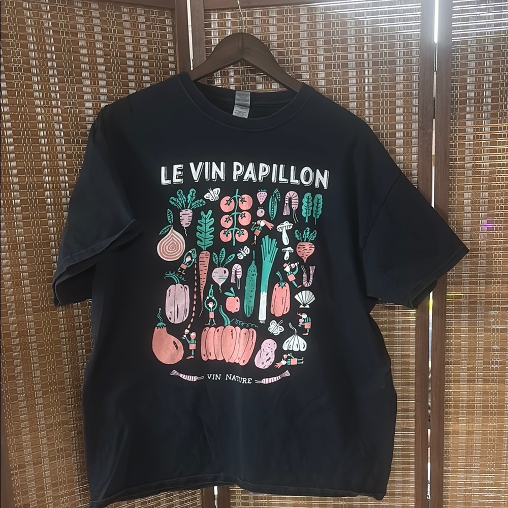 Le Vin Papillon Graphic T-Shirt